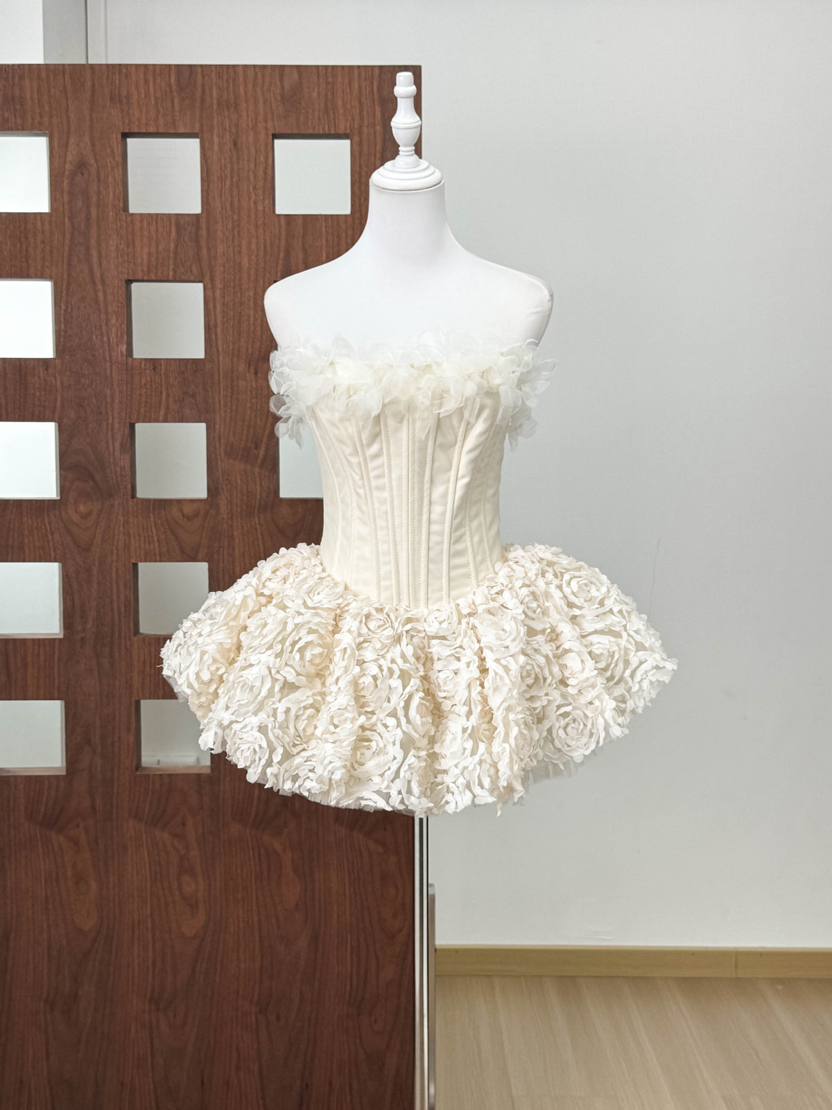Mesh Bandeau-Minikleid mit Puffrock – Bild 10 | LuxeStyle