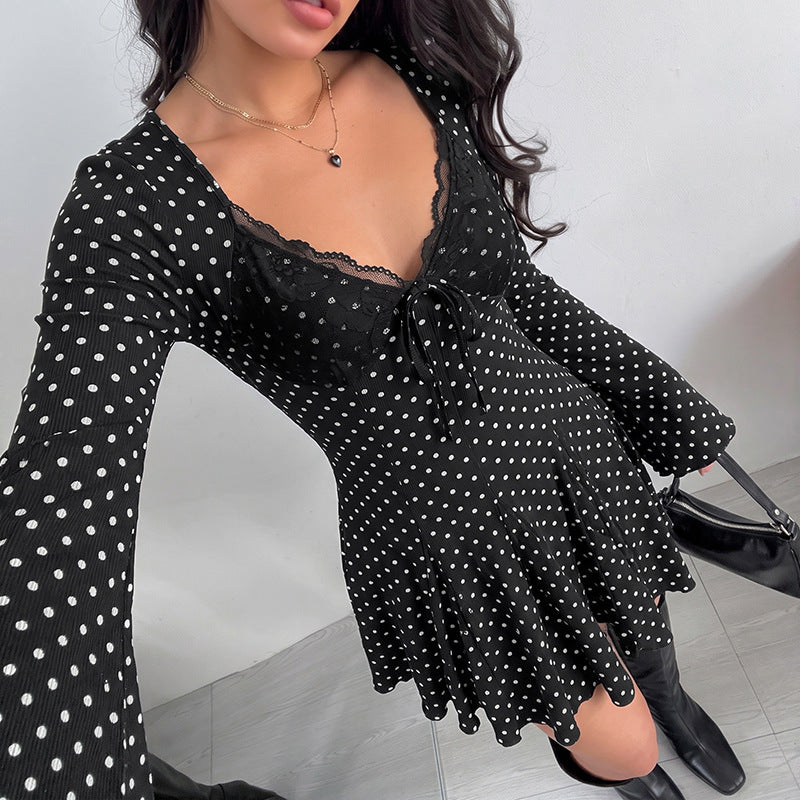 Schwarzes Mini-Kleid mit Spitze