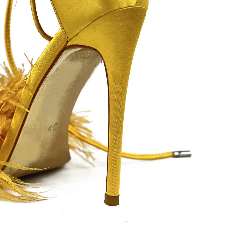 Catwalk Sandalen mit Strass und Federn – Bild 2 | LuxeStyle