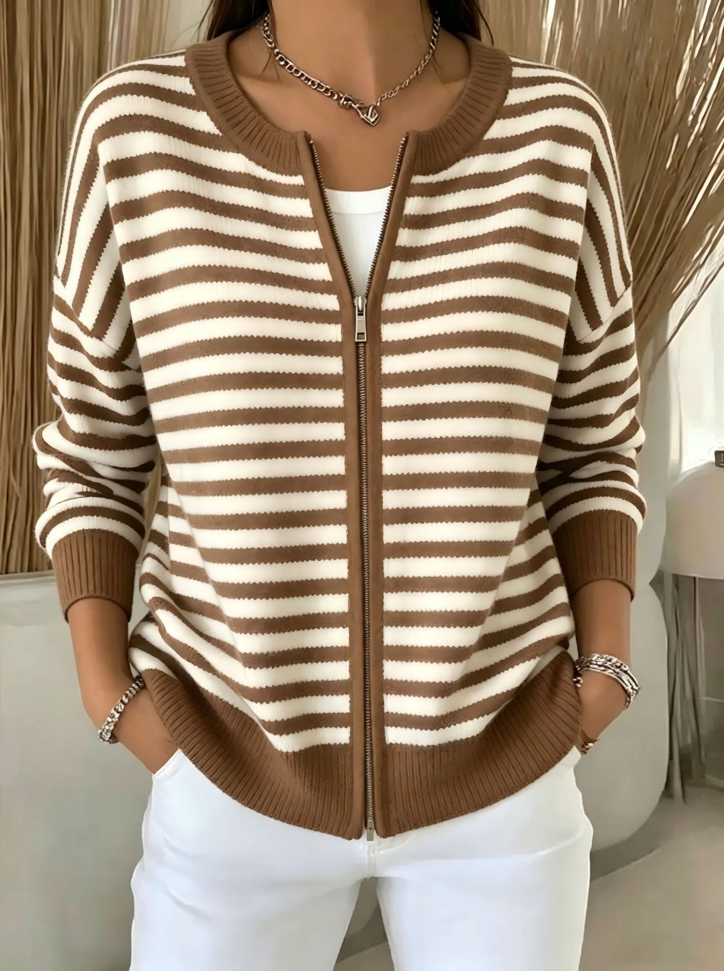 Gestreifte Strickjacke mit Reissverschluss