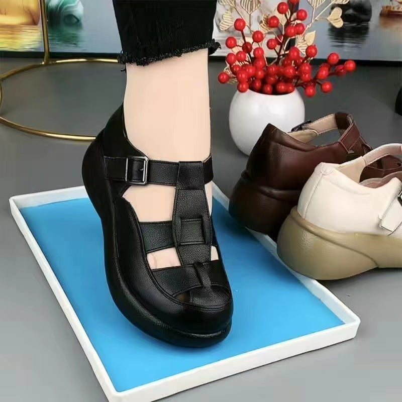 Plateau-Sandalen aus Kunstleder – Bild 8 | LuxeStyle