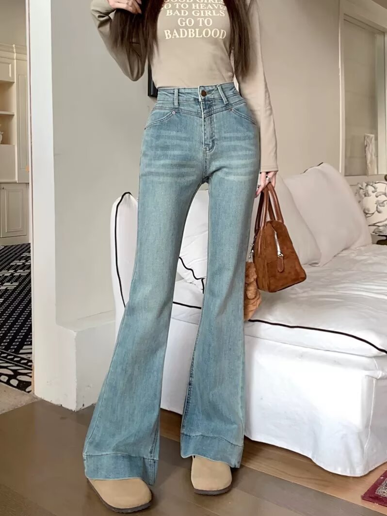 Leichte, hochgeschnittene Jeans