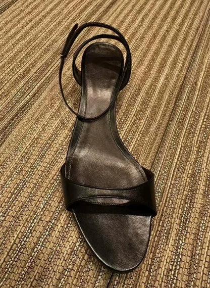 Kitten Heels – Riemchensandalen im Römer-Stil – Bild 3 | LuxeStyle