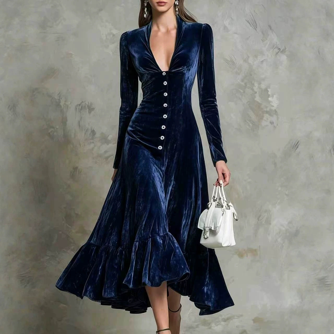 Tailliertes Langarm-Kleid mit Reverskragen