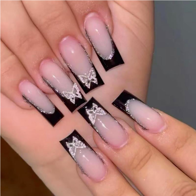 Schwarze Schmetterling-Nageldekoration