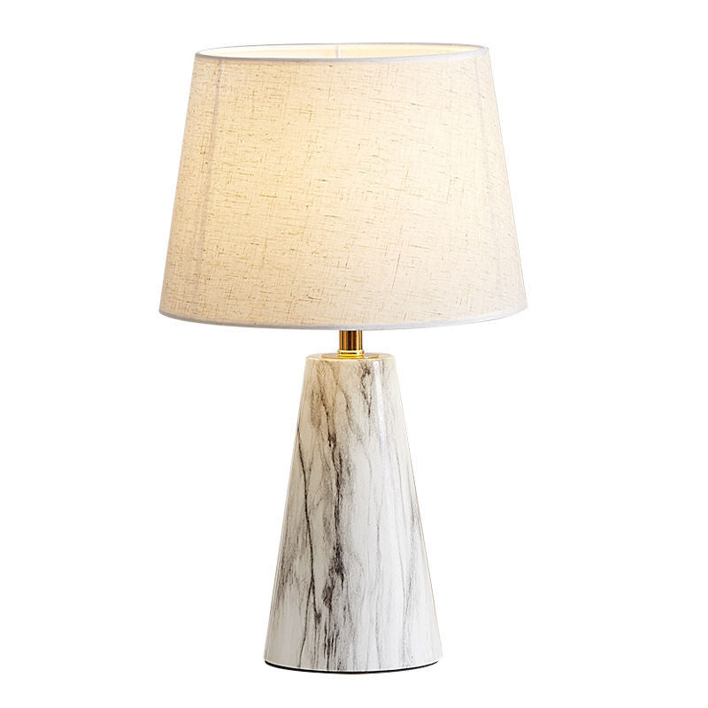 Nordische Tischlampe mit Dimmer