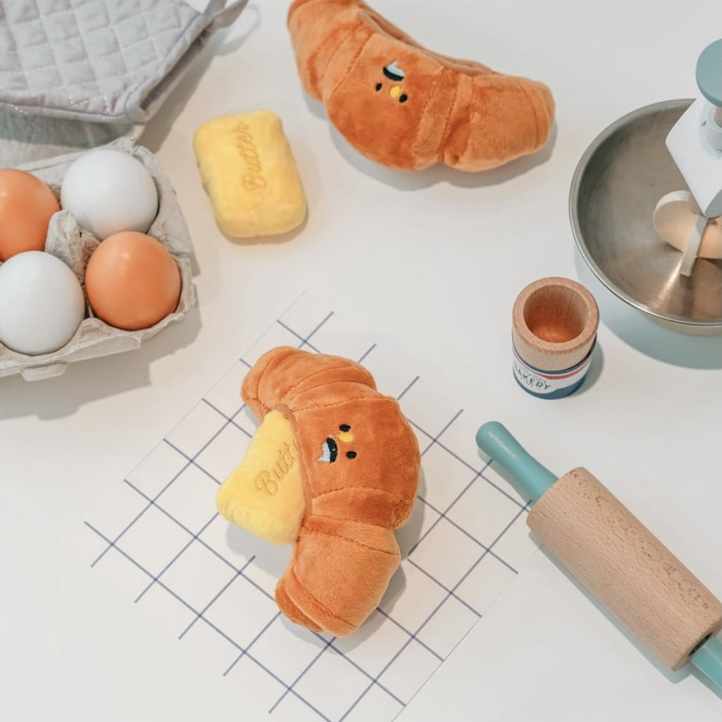 Plüschtier mit Sound für Hunde – Butter Croissant