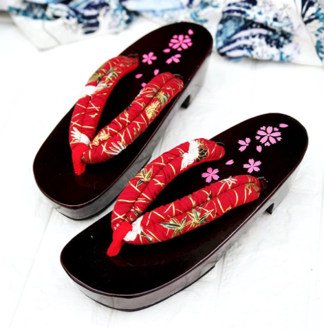 Japanische Holzsandalen mit Stoffoberteil – Bild 5 | LuxeStyle
