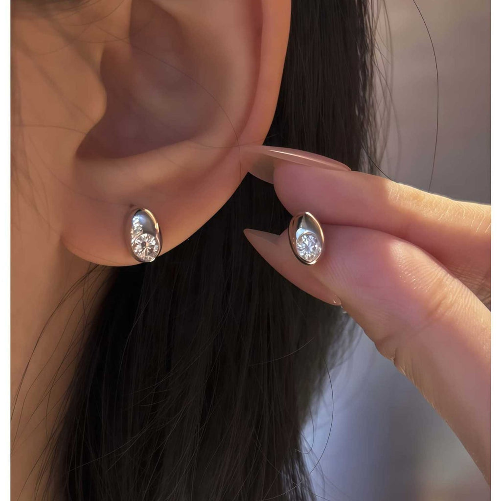 Ovale S925 Sterling Silber Ohrstecker mit Moissanit