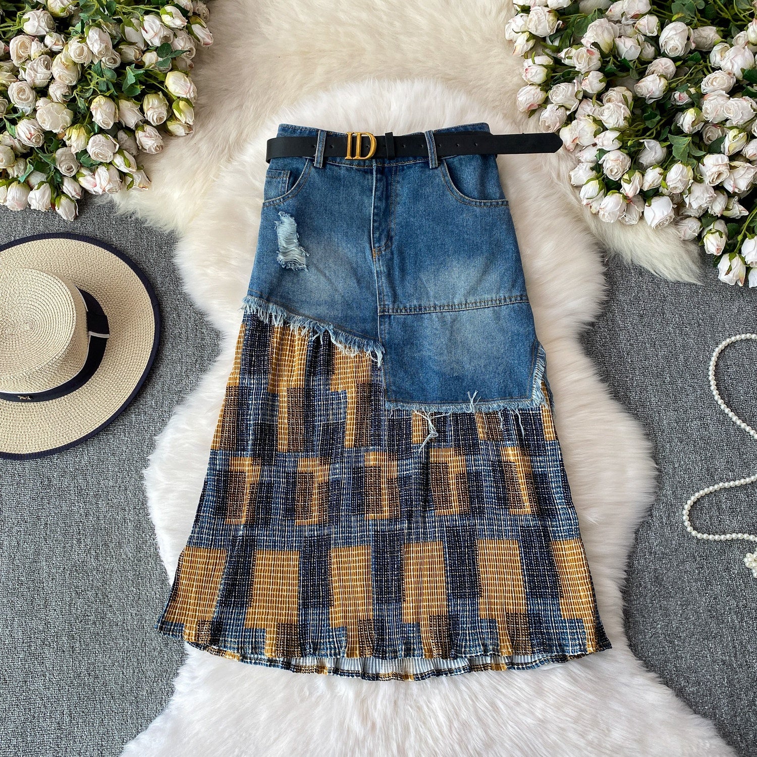 Cooler Ripped Denim-Jupe mit Fransen