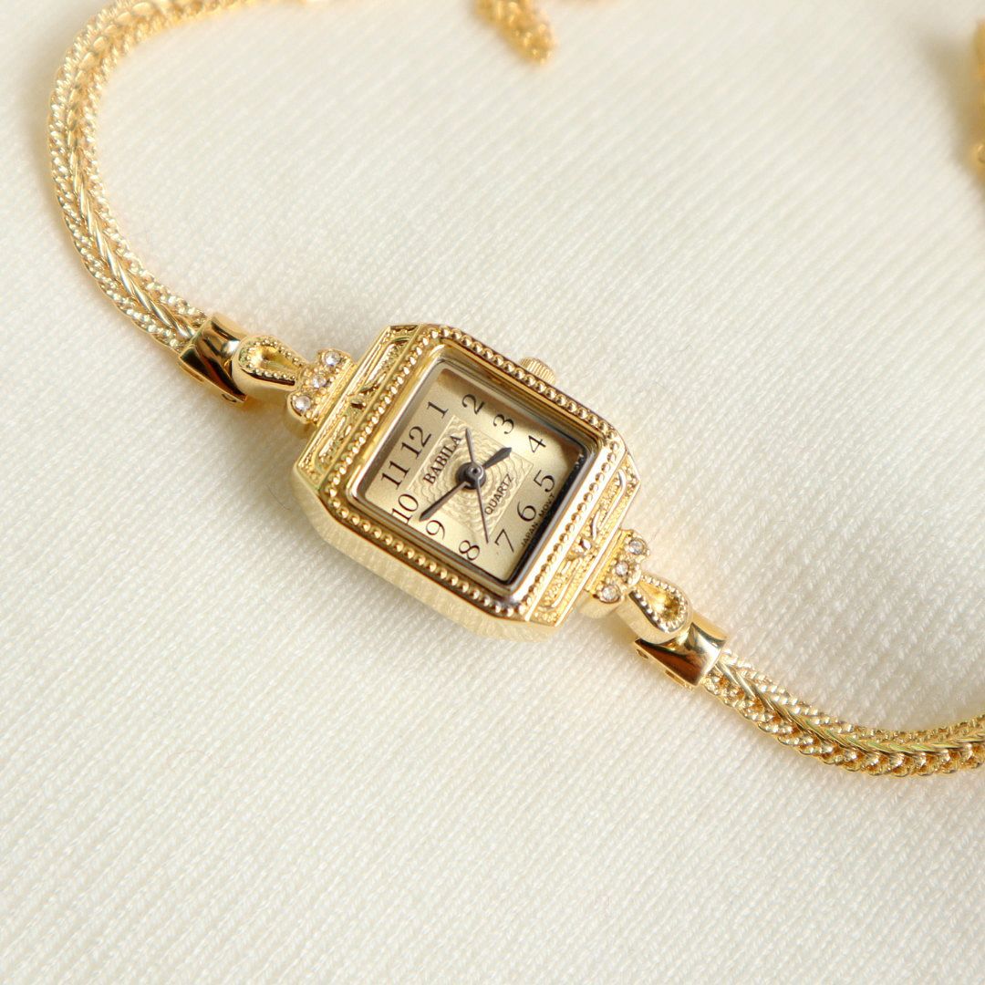 Retro-Armbanduhr mit feinem Band