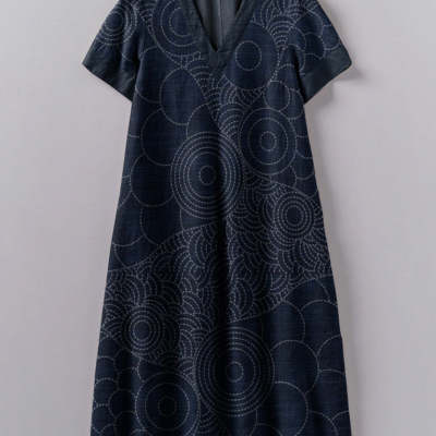 V-Ausschnitt Prinzessinnenkleid mit Batikmuster – Bild 6 | LuxeStyle