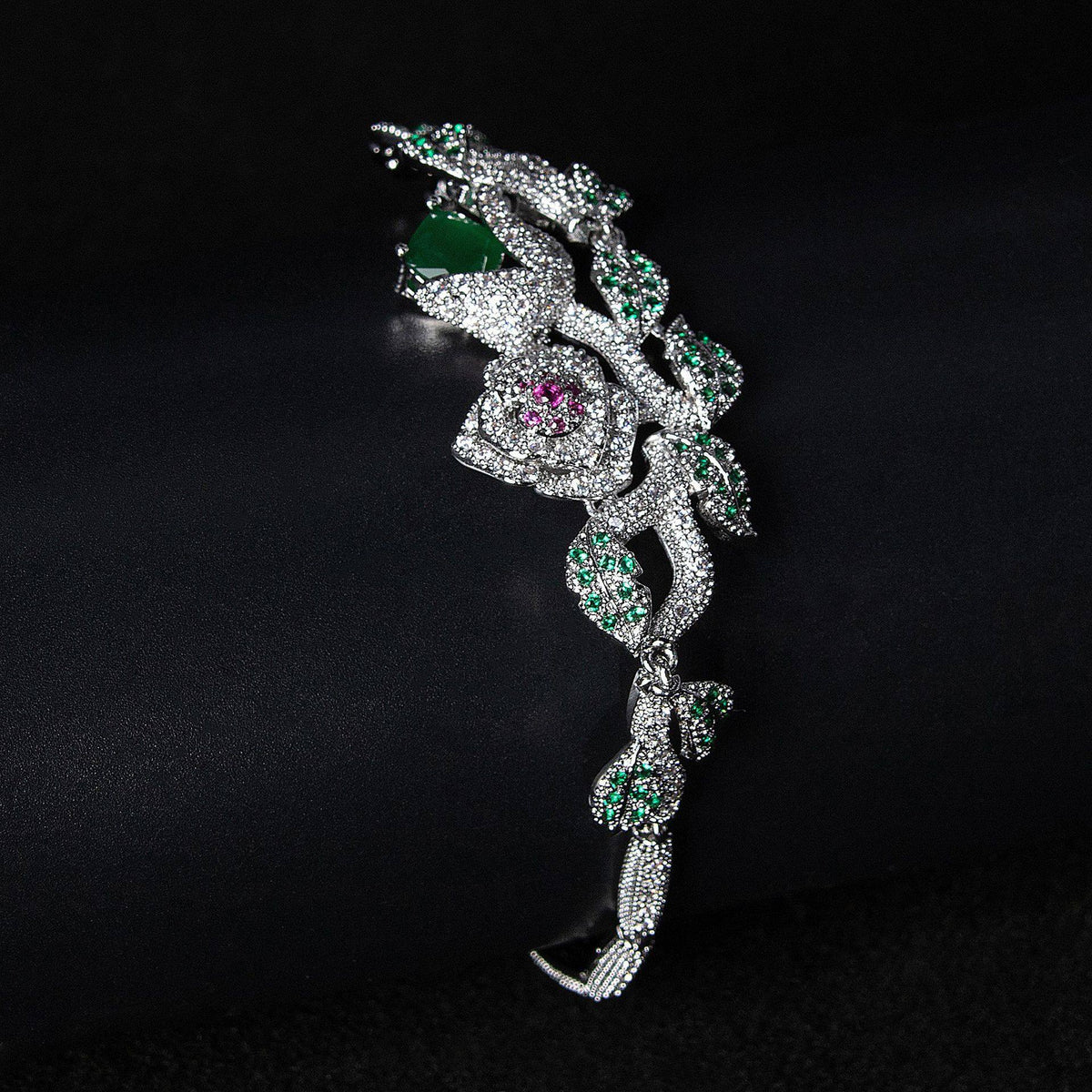 Funkelndes Blumen-Armband für Damen | LuxeStyle
