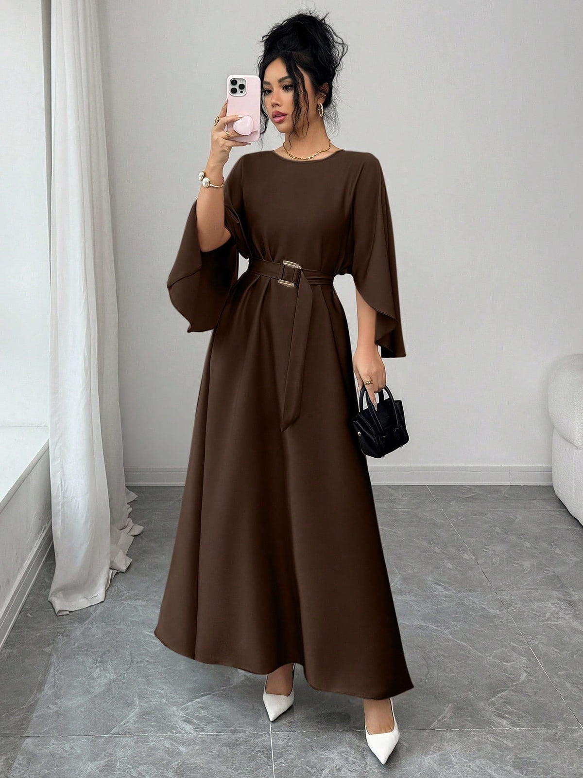 Elegantes Strickkleid mit Schnürung – Bild 5 | LuxeStyle