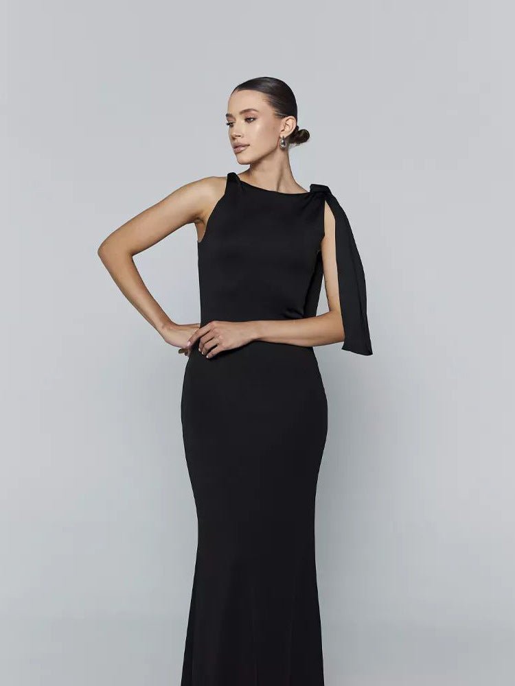 Figurbetontes Abendkleid mit Schnürung – Bild 5 | LuxeStyle