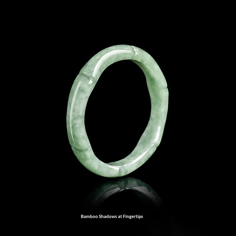 Jadestein Ring mit Bambus-Knoten Design
