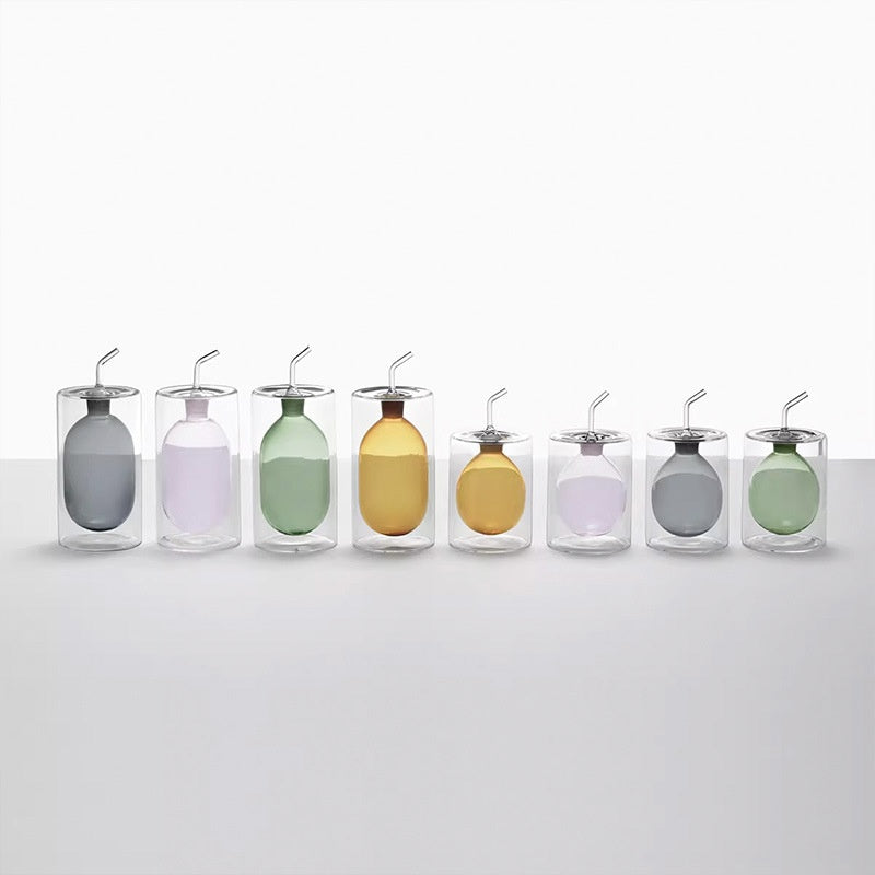 Doppelwandiger Öler aus farbigem Glas