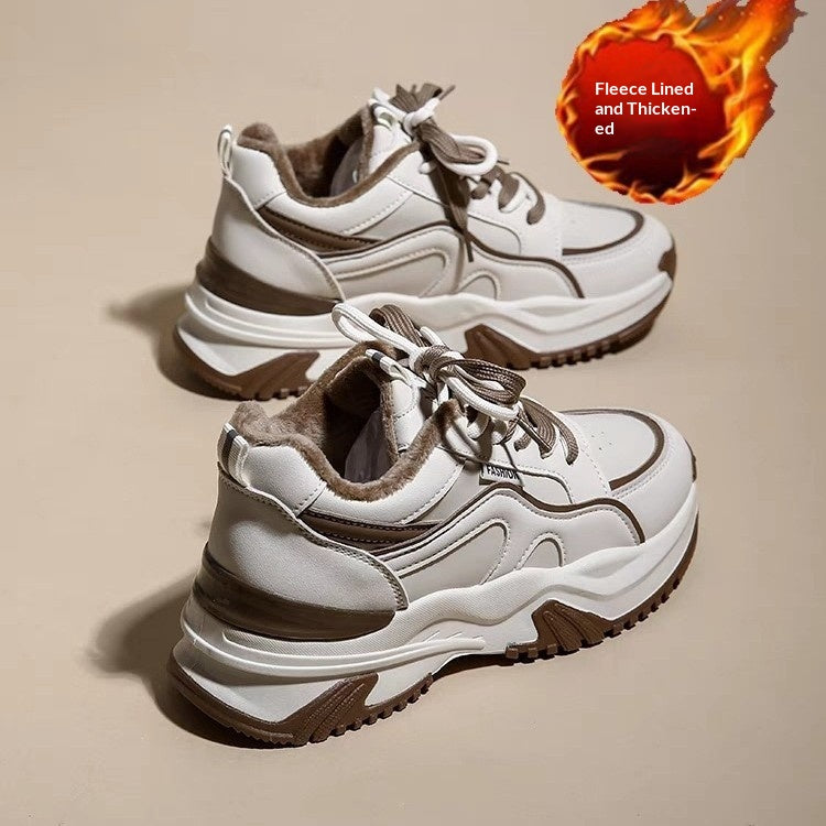 Leichte Freizeitschuhe mit dicker Sohle