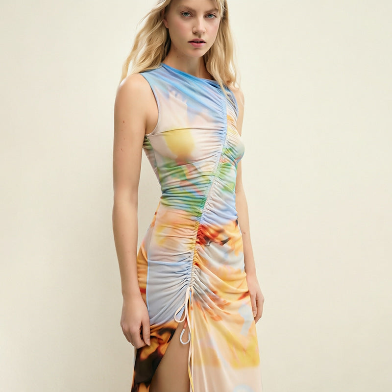 Langes Damenkleid mit farbigem Print