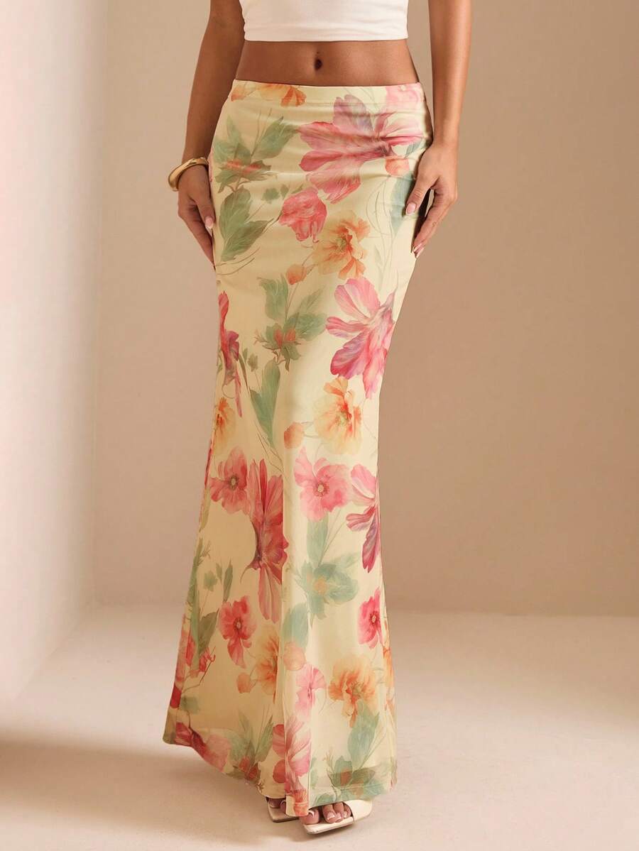 Gelbes Kleid mit Blumenmuster