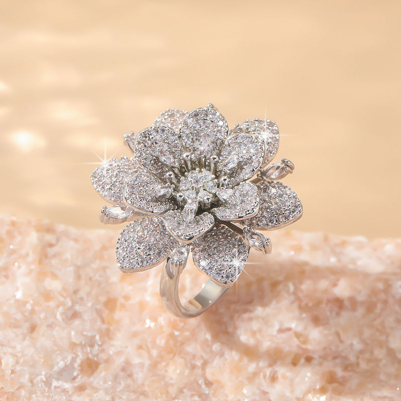 Doppellagiger Ring mit Blumenmuster – Bild 4 | LuxeStyle