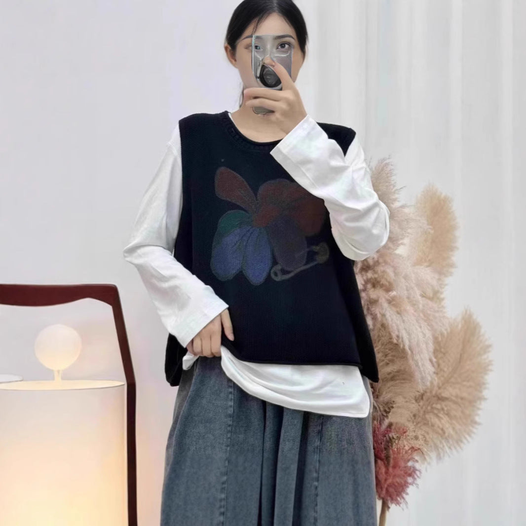 Blumige Strickweste im Vintage-Stil