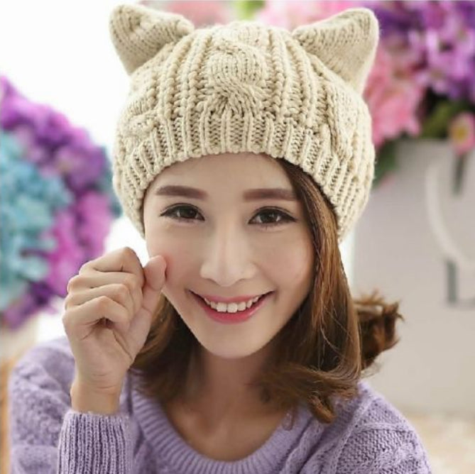 Gestrickte Beanie mit Katzenohren