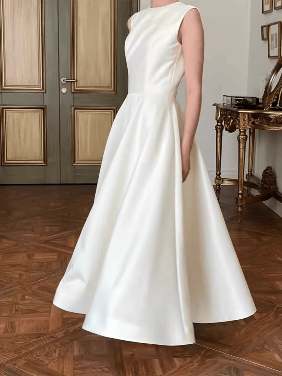 Elegantes Abendkleid mit Schleppe