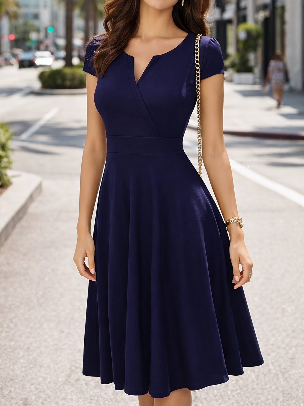 A-Linien Wickelkleid mit V-Ausschnitt und kurzen Ärmeln – Bild 1 | LuxeStyle