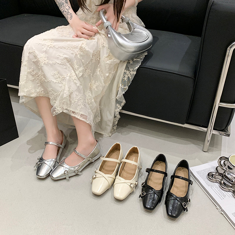 Silberne Mary Jane Flats mit verstecktem Absatz