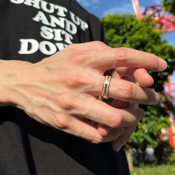 Oversized Herzring aus Keramik und Titanstahl