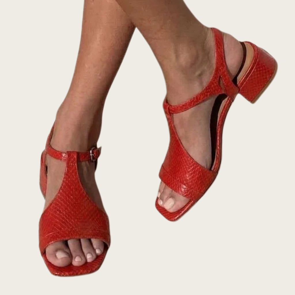 Sandalen mit eckiger Zehenpartie und T-Riemen