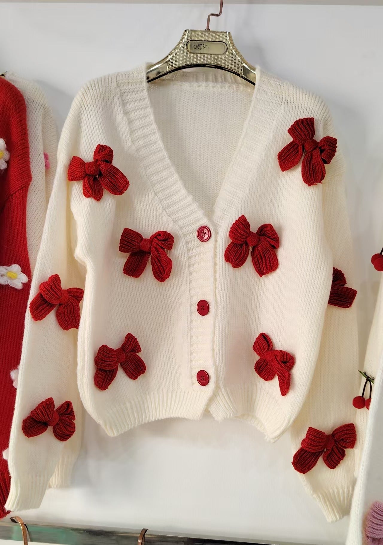 Kurzer Cardigan mit 3D-Schleife