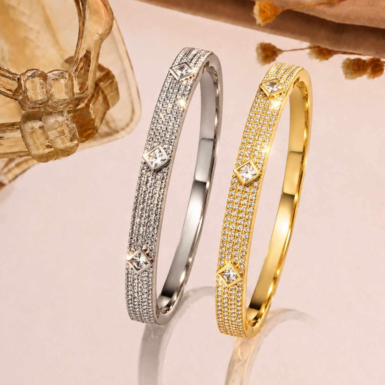 Filigranes Armband mit Strass-Sternen