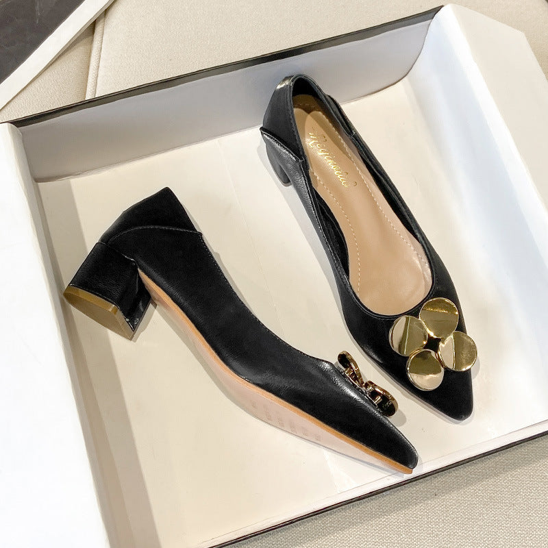 Damen Pumps mit spitzer Zehe und Blockabsatz – Bild 6 | LuxeStyle