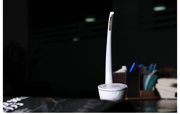 Phantom Tischlampe mit Wireless Charger