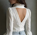 Weisse Bluse mit Spitze im französischen Stil