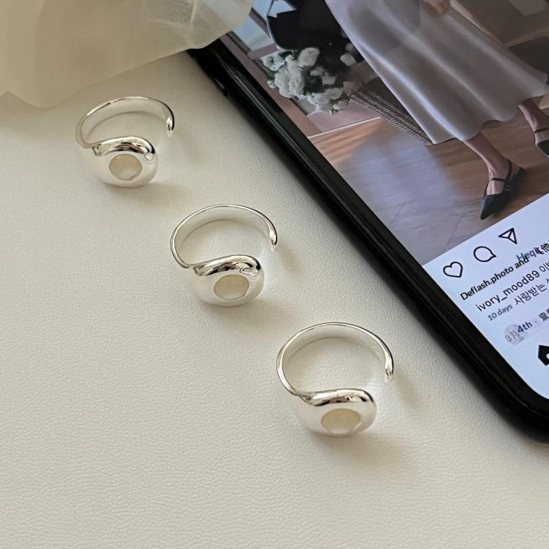 Offener Ring mit Perlmutt und Geometrie