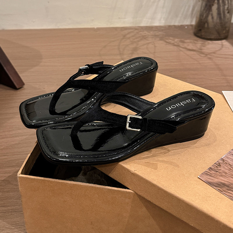 Keile Sandalen mit eckiger Zehenpartie