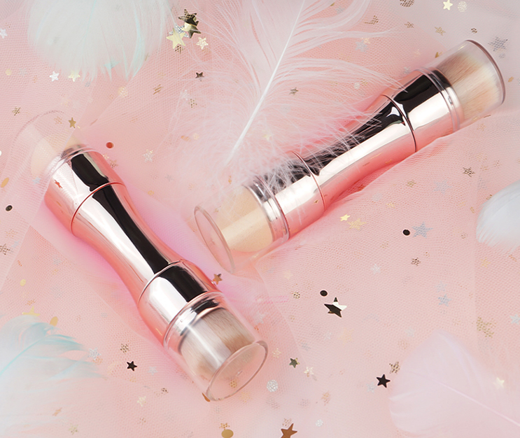 4-in-1 Multifunktionaler Beauty-Pinsel – Bild 1 | LuxeStyle