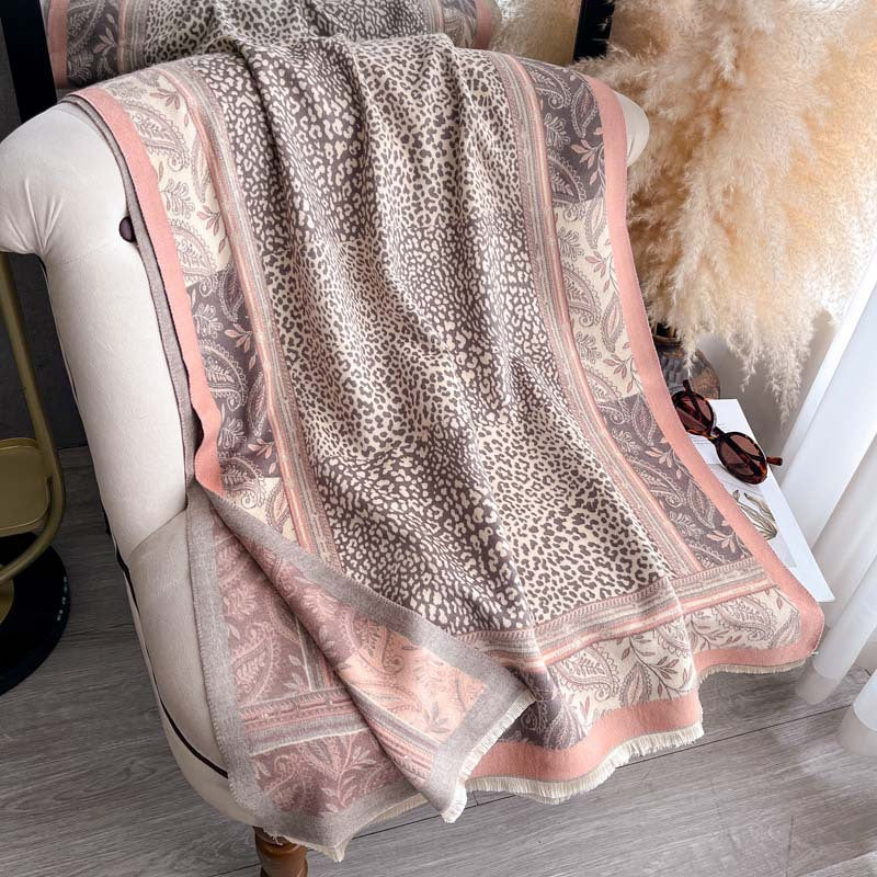 Patchwork-Leopard‑Schal in Retro‑Stil – Bild 8 | LuxeStyle