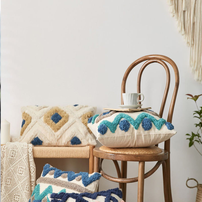 Gestreiftes Kissen mit Quasten im Retro-Stil – Bild 3 | LuxeStyle