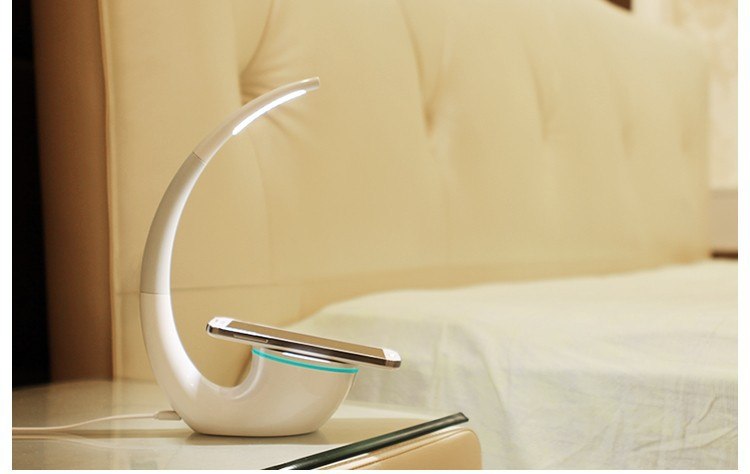 Phantom Tischlampe mit Wireless Charger