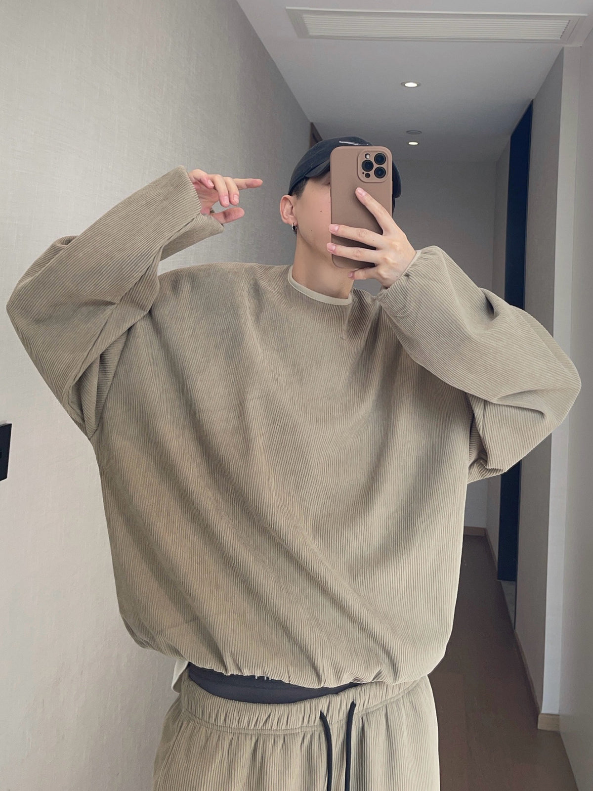 Bean Paste Grüner Corduroy Langarm-Pullover – Bild 3 | LuxeStyle