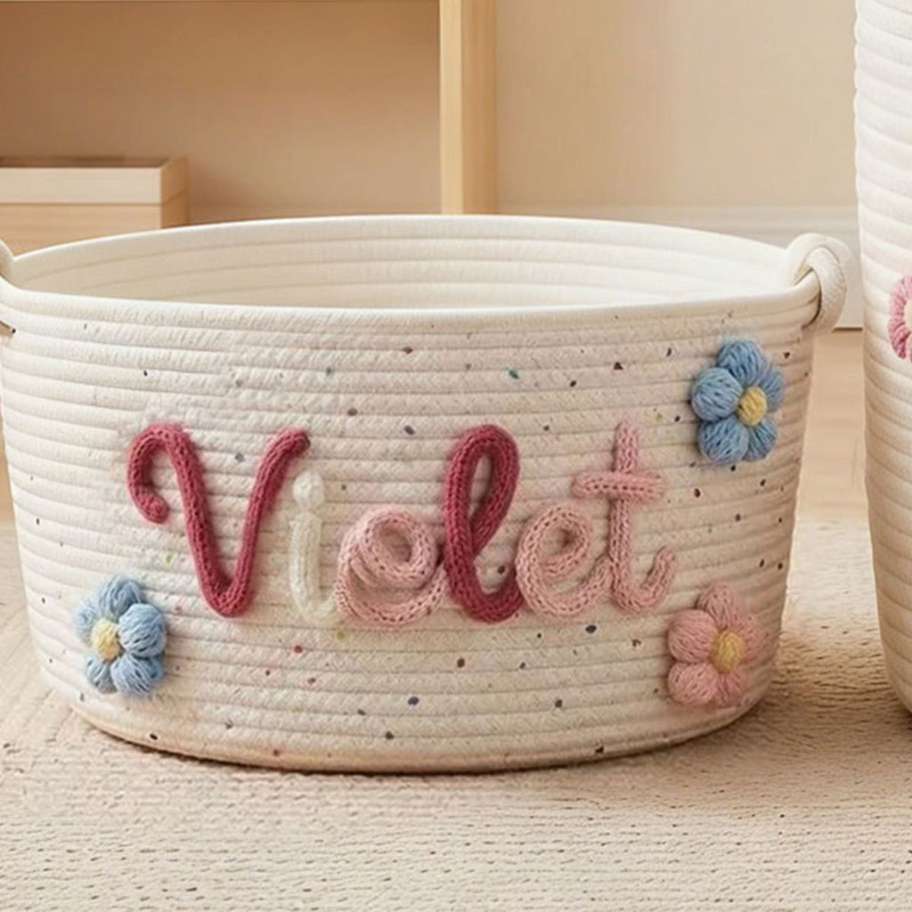Korb aus Baumwollseil mit Buchstaben-Stickerei