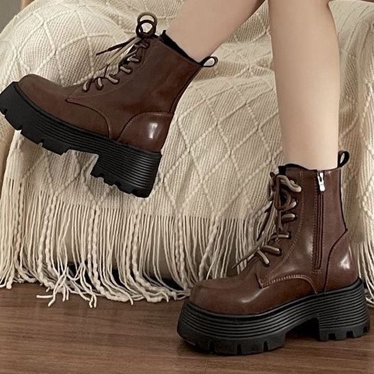 Trendige dicksohlige rutschfeste Damenstiefel