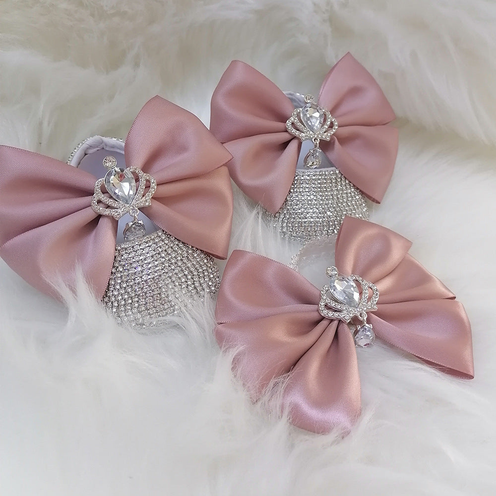 Schnürschuhe mit Haarband und Strass