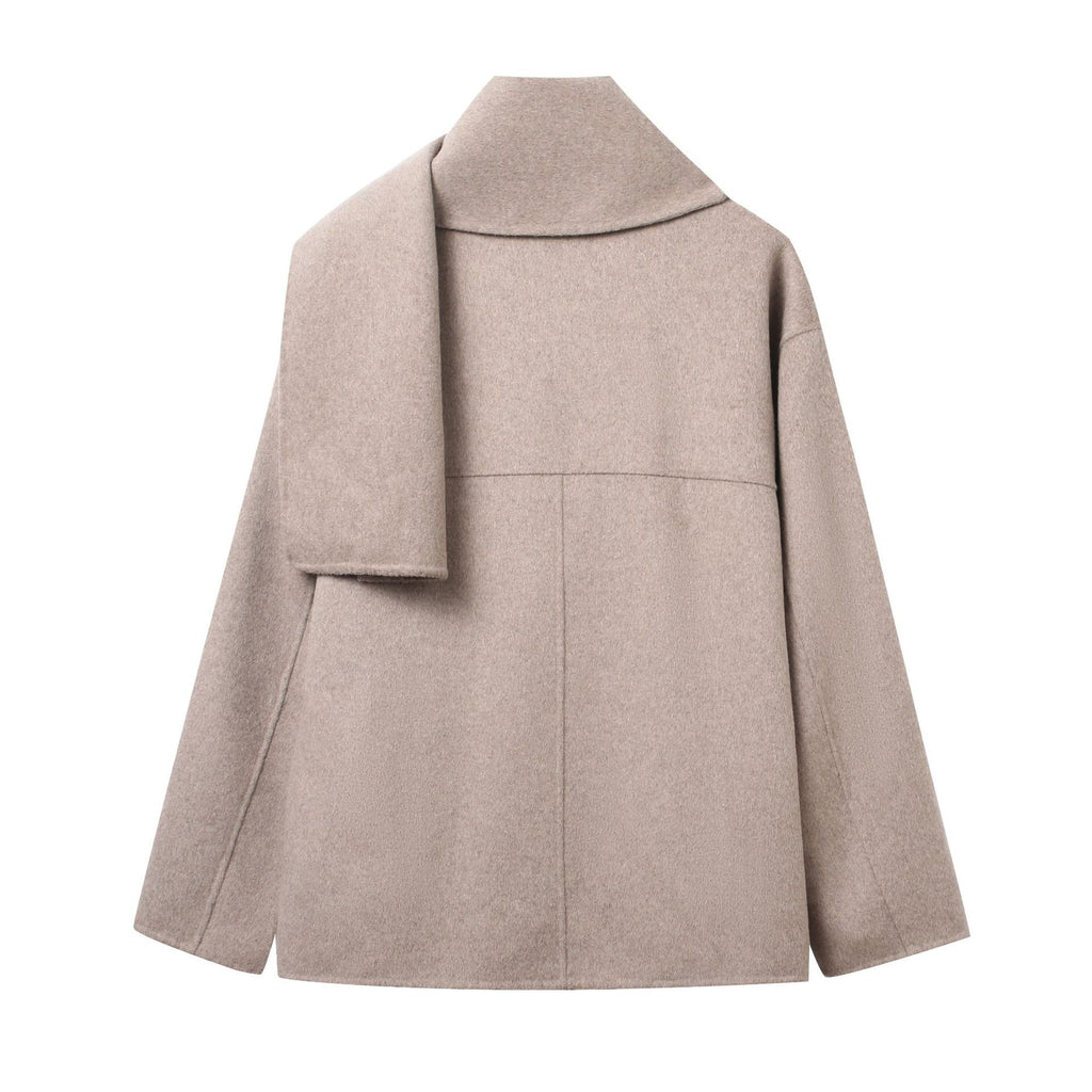 Eleganter Damen-Kurzmantel mit Schal