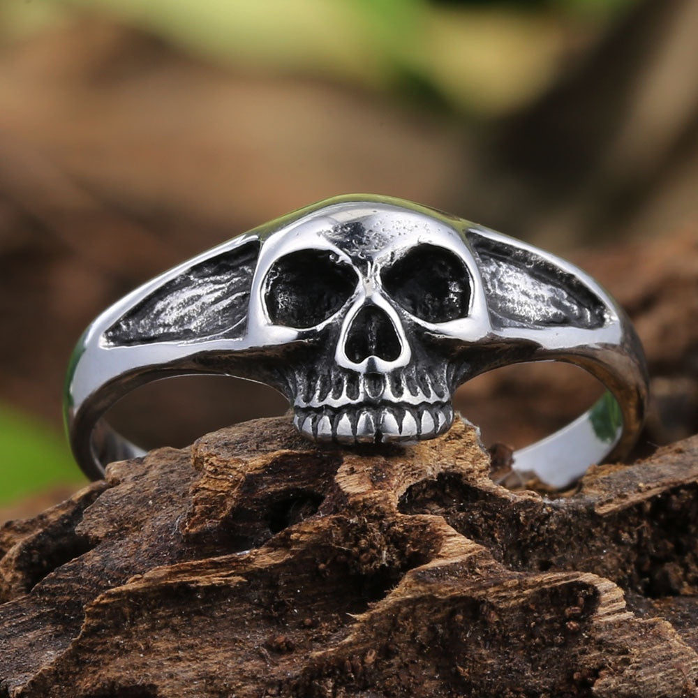 Titanstahlring mit Totenkopf – Bild 4 | LuxeStyle
