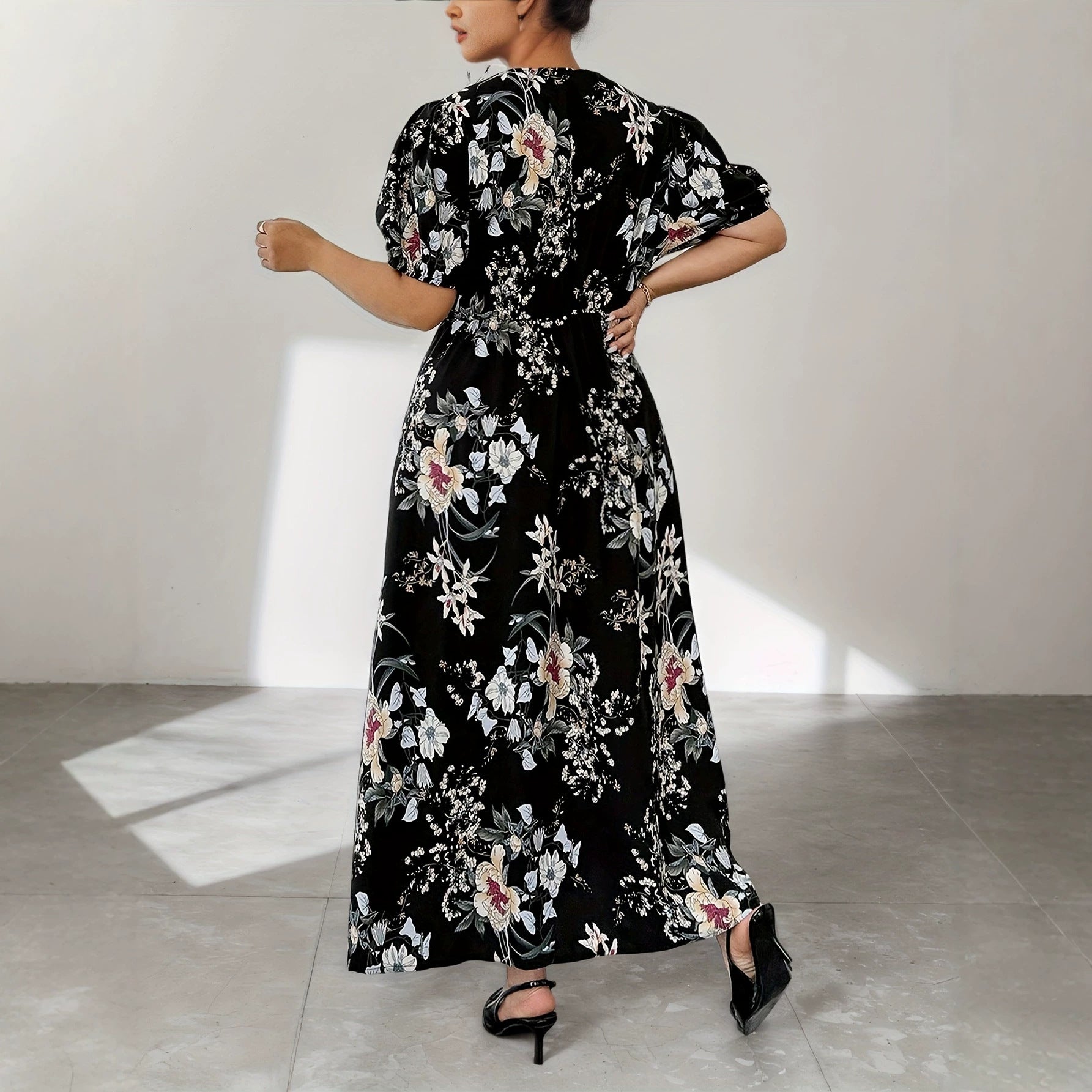 Elegantes V-Ausschnitt Midi-Kleid mit Print